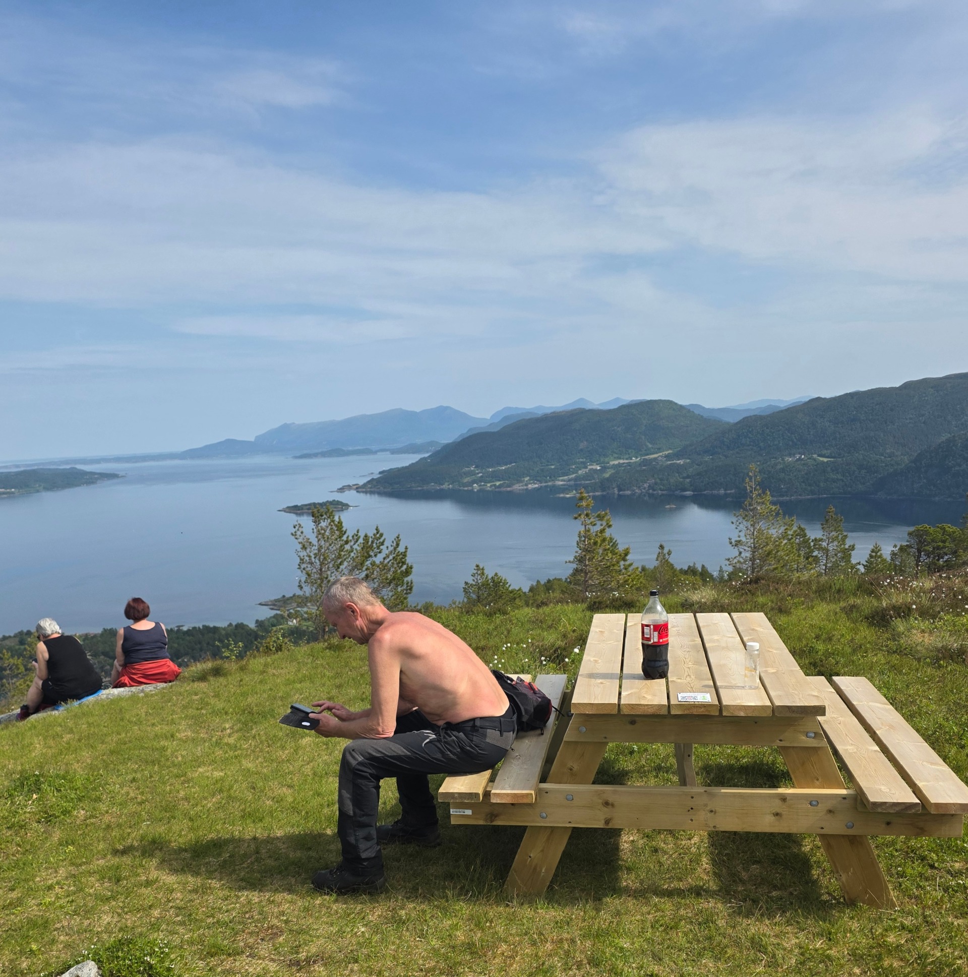 Piknik bord på Varden / Skravle benk på Hylla 
